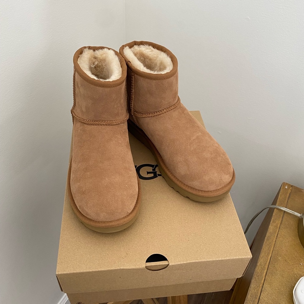 UGG mini classic